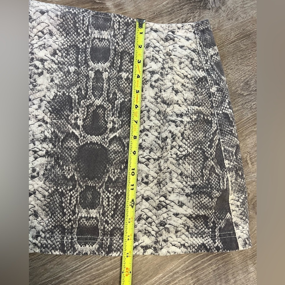 BDG Urban Outfitters Snakeskin Mini Skirt Medium - Picture 7 of 8